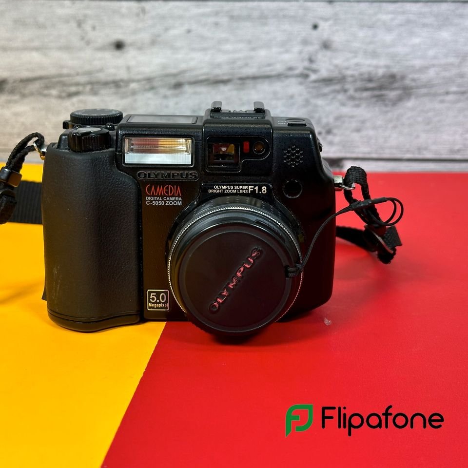 Olympus Camedia C-5050 Zoom 5MP with Lens f1.8-2.6