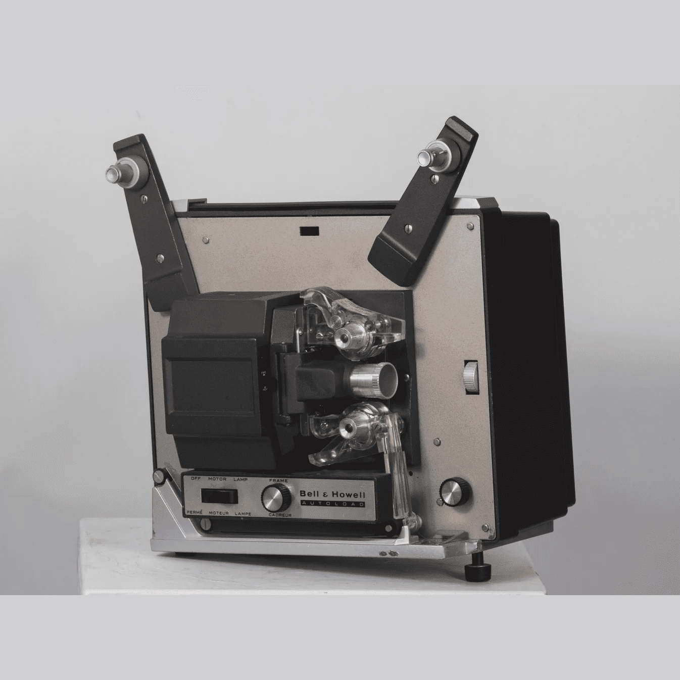 Bell & Howell Autoload 17-27mm F1.6 Model 357 Movie Projector